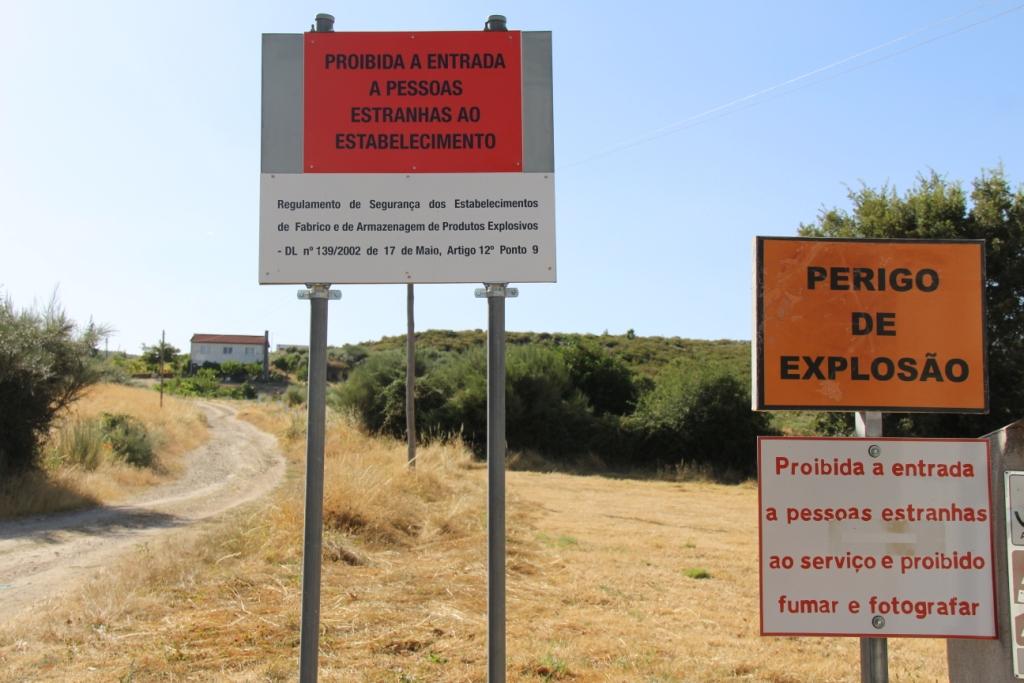 Armazéns de explosivos em Sortes ameaçados por incêndio do passado Domingo