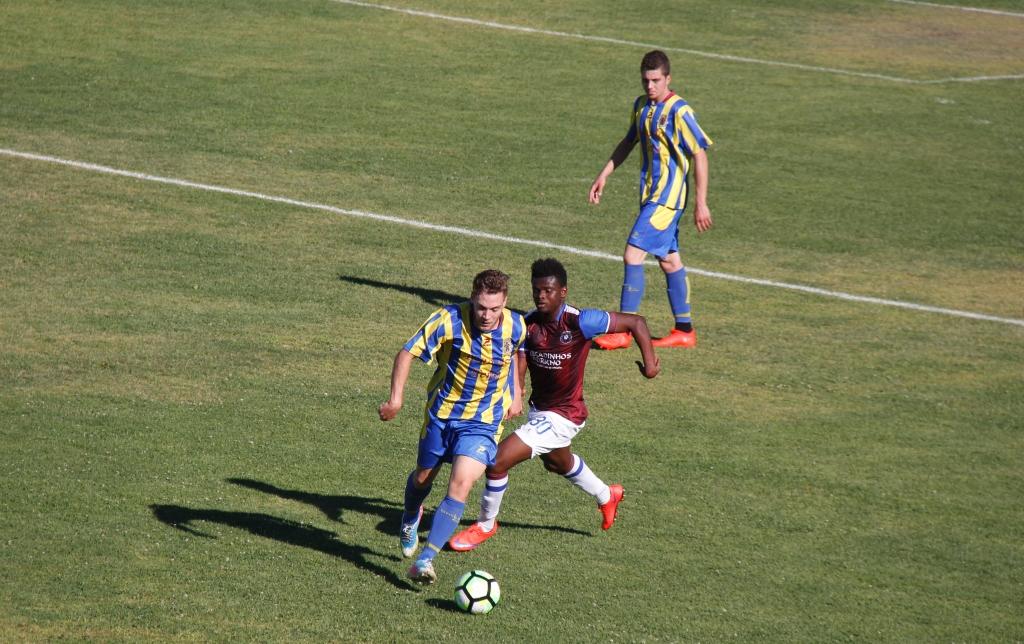 Moncorvo estreia-se com derrota caseira