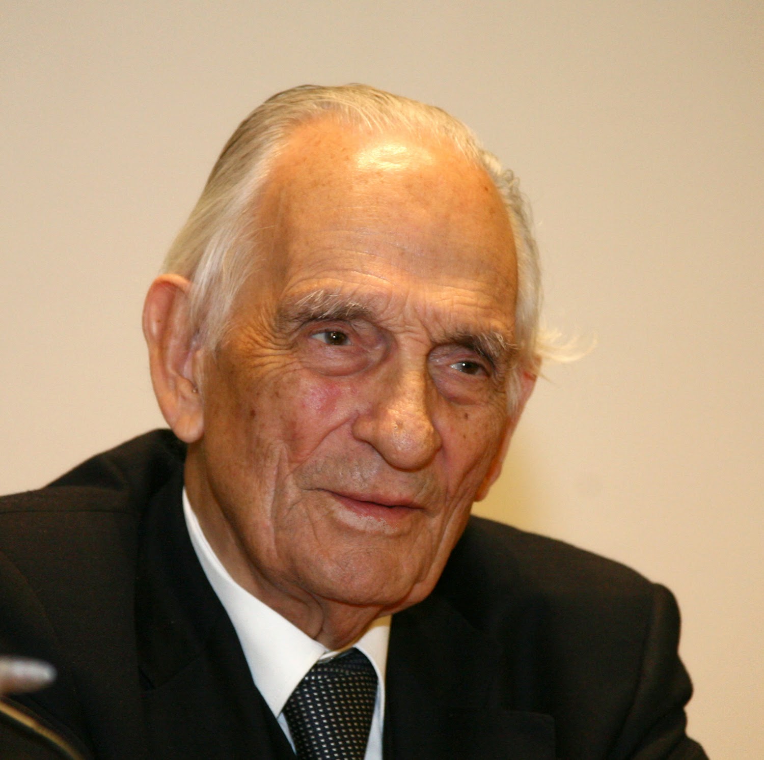 Adriano Moreira homenageado em Grijó no aniversário de capela que ajudou a reconstruir