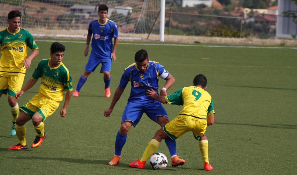 Finalização e erros defensivos continuam a trair brigantinos