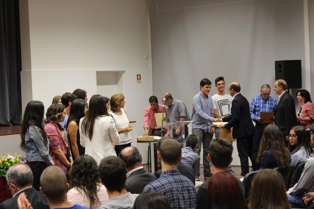 Escola Emídio Garcia em Bragança distingue mérito dos alunos