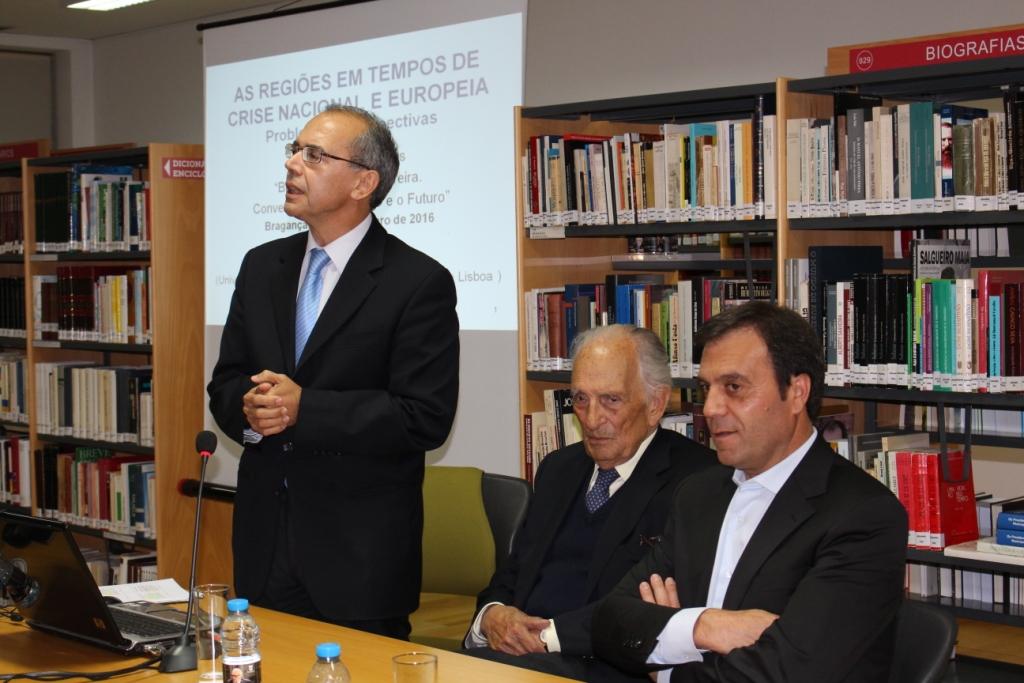 “Regiões podem fazer mais com meios que estão cativos de uma política errada”