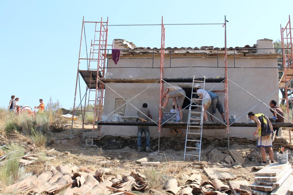 Em Uva há quem passe férias a recuperar pombais