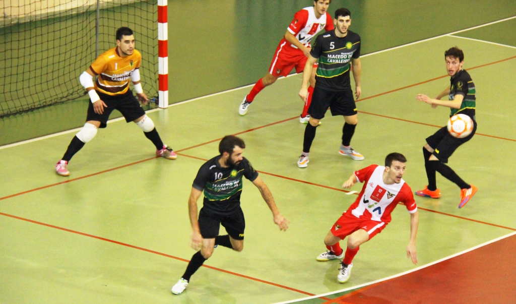 Lesões e castigos complicam tarefa do G.D.Macedense