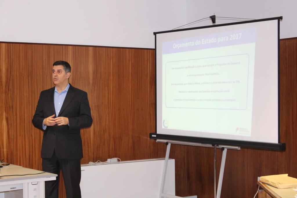 Caldeira Cabral diz que OE 2017 dá melhores condições e rentabilidade às empresas no interior