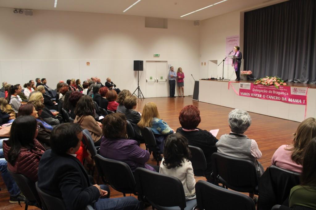 “Mês rosa” contra o cancro da mama assinalado em Outubro