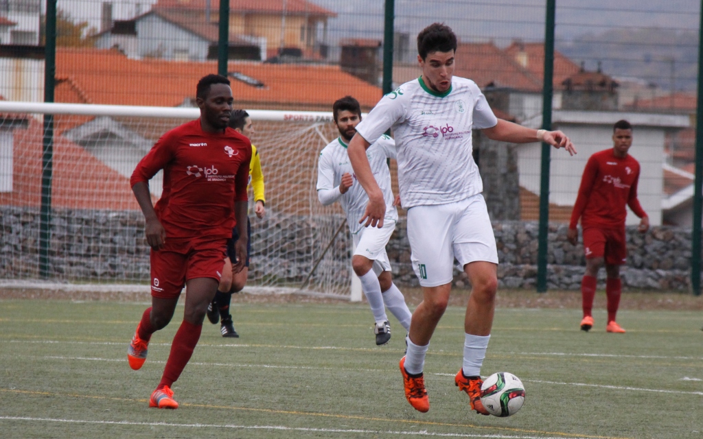 Argozelo vence (1-3) e assume liderança do campeonato