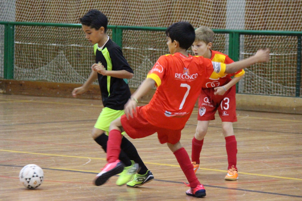 Paulo resolve com hat-trick