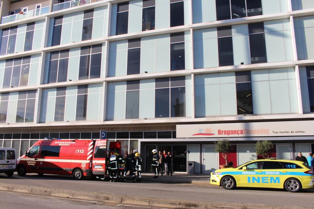 Acidente com quadro eléctrico provoca ferido grave no Bragança Shopping