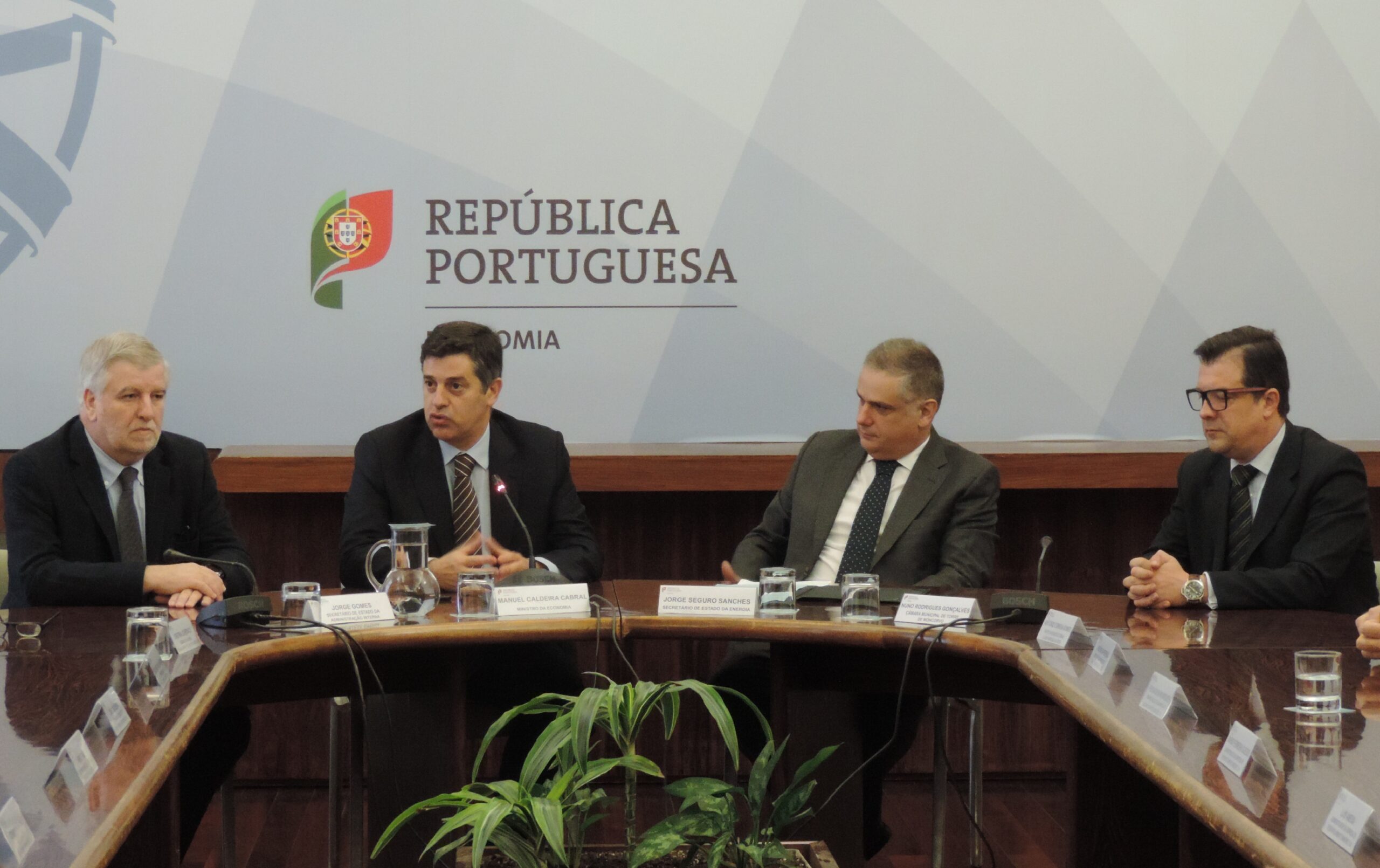 Contrato de exploração das Minas de Ferro de Moncorvo assinado hoje