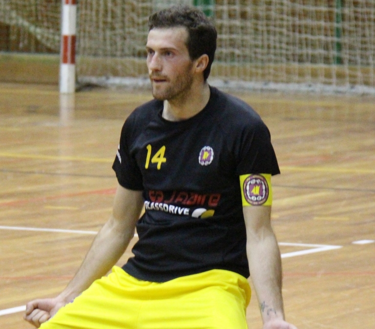 Pioneiros reforçam liderança