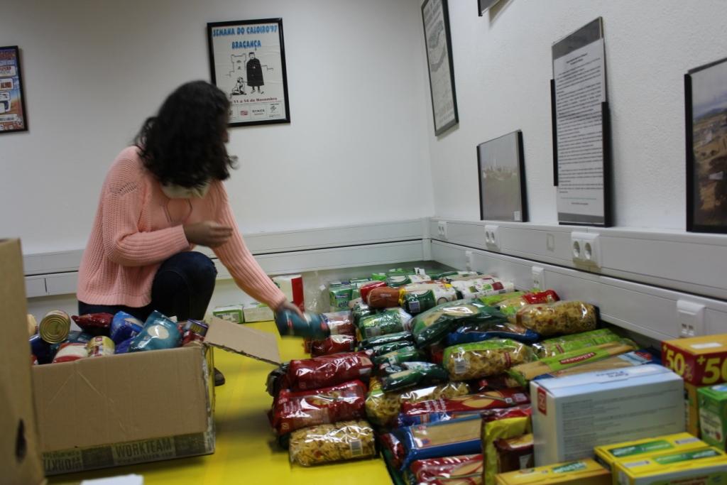 Alunos da Agrária recolhem cerca de uma tonelada de alimentos para instituições do concelho