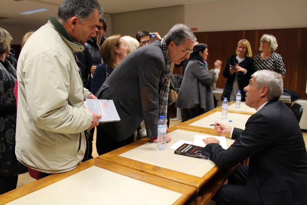 José Sócrates recebido em Bragança por cerca de 60 amigos e simpatizantes