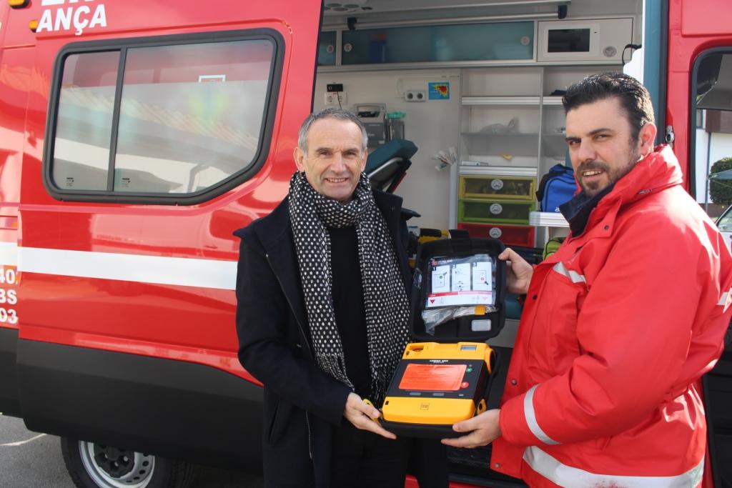Bombeiros de Bragança recebem ambulância de empresário benemérito brigantino