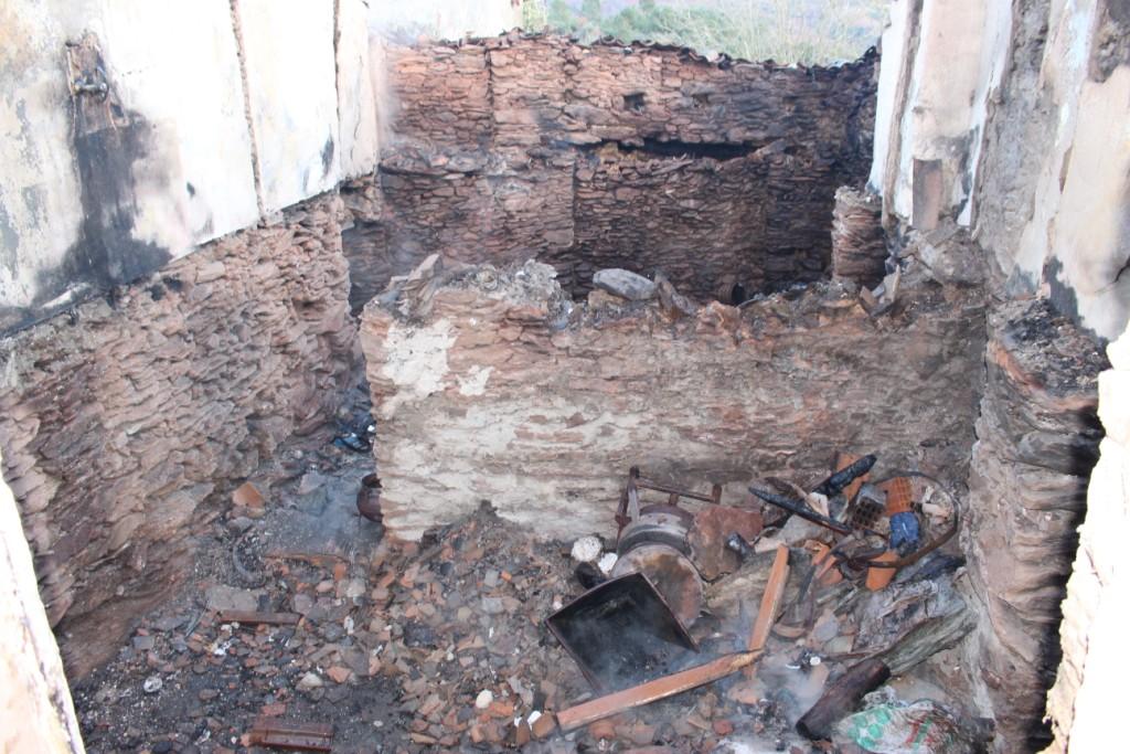 Incêndio destruiu casa em Quinta das Eiras Maiores (Vinhais) e terá feito uma vítima mortal