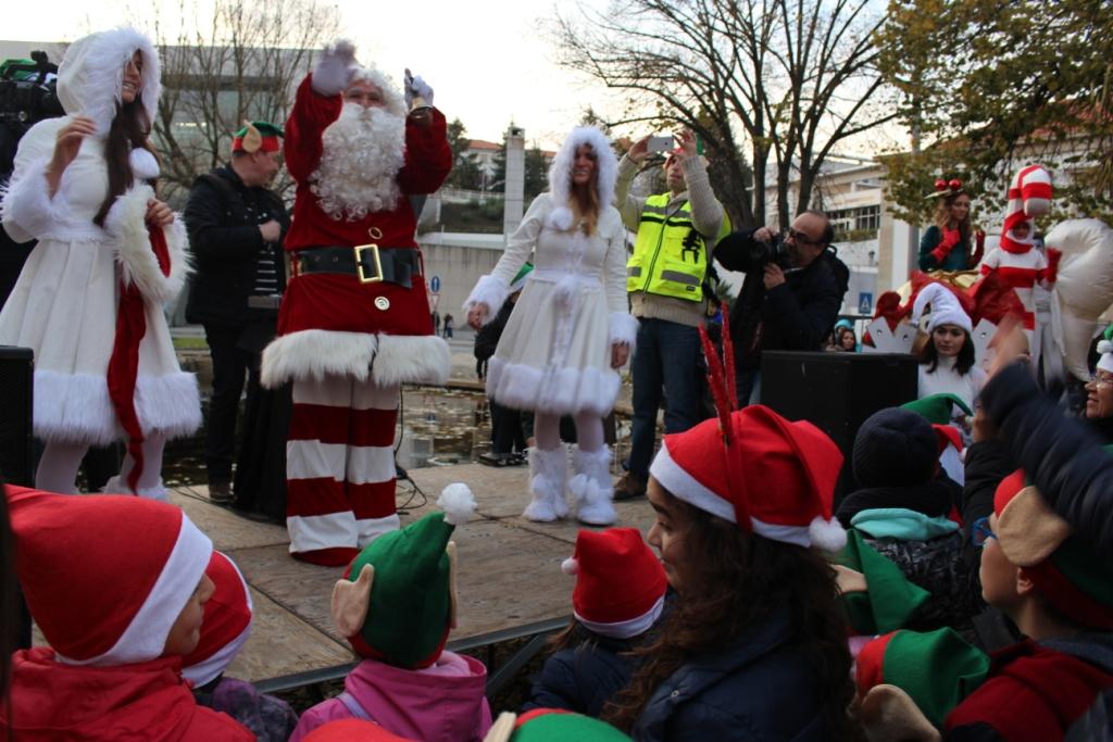 Chegada do Pai Natal abriu “Terra Natal e de Sonhos” em Bragança