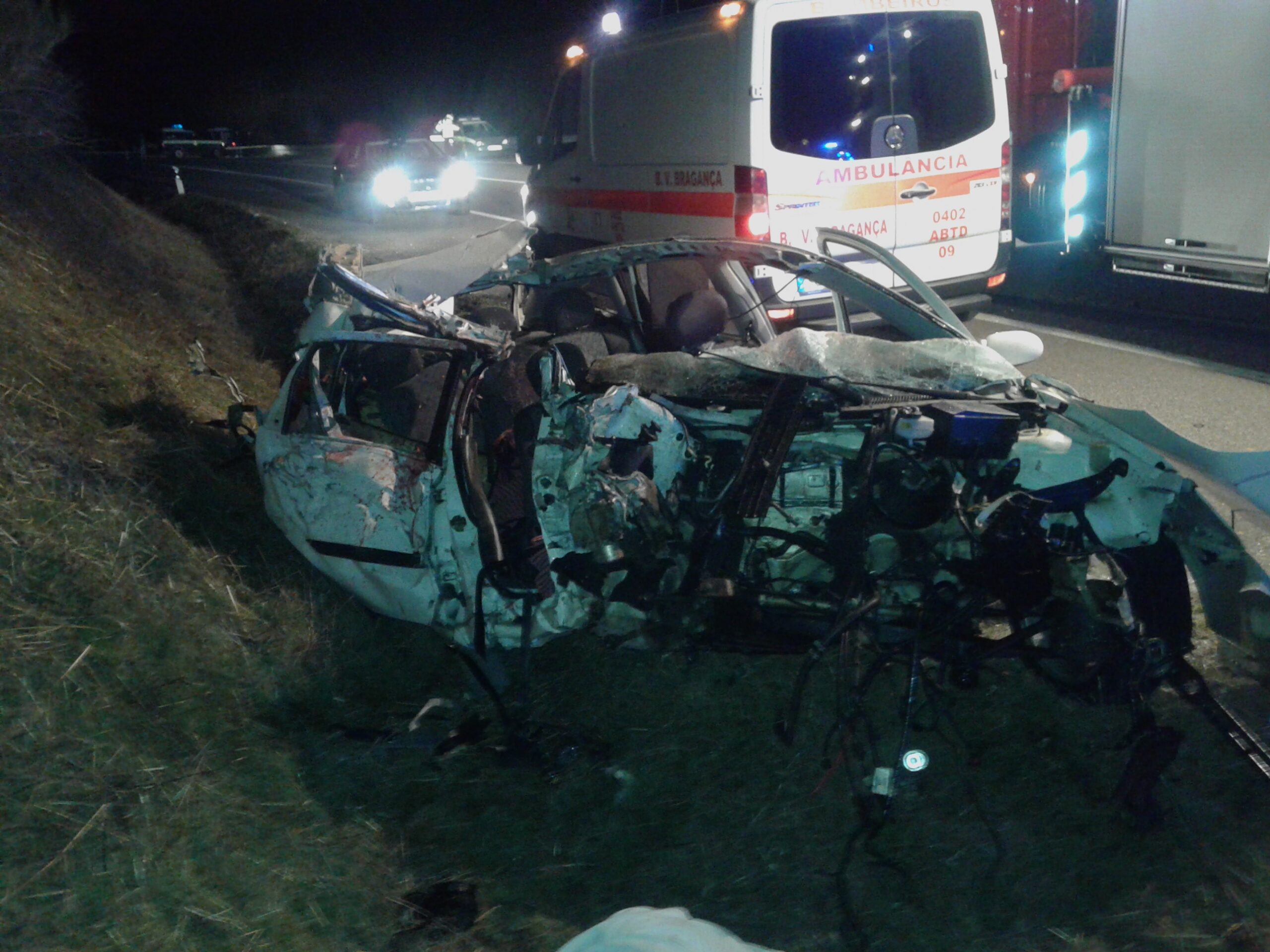 Jovem de 17 anos perde a vida em colisão violenta entre Outeiro e Argozelo