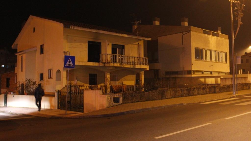 Homem assistido devido a inalação de fumo em incêndio em habitação