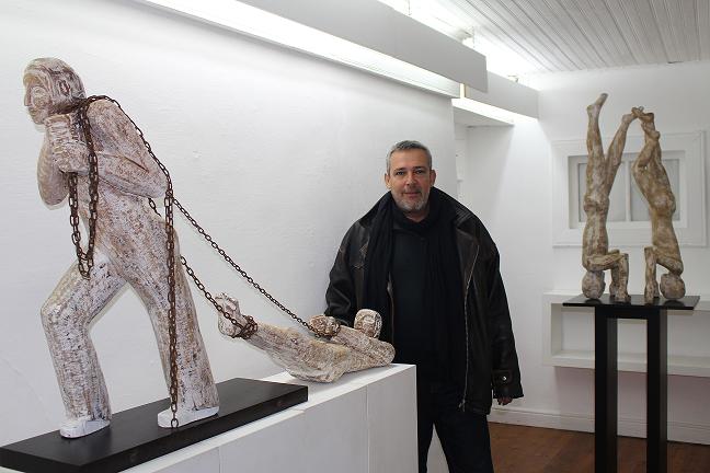 João Ferreira-Janjã expõe esculturas de madeira e ferro em Bragança até ao final do mês