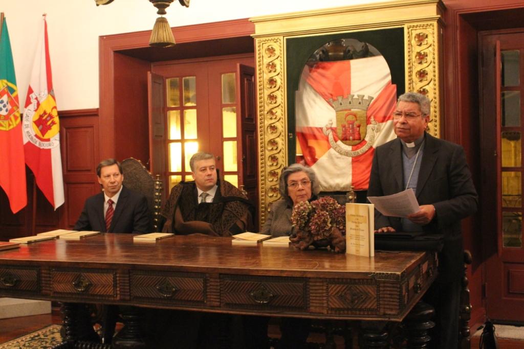 Livro de missionário mirandês em Timor apresentado em Miranda do Douro por D. Ximenes Belo