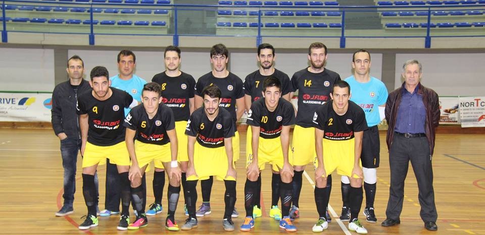 Pioneiros chegam-se ao líder