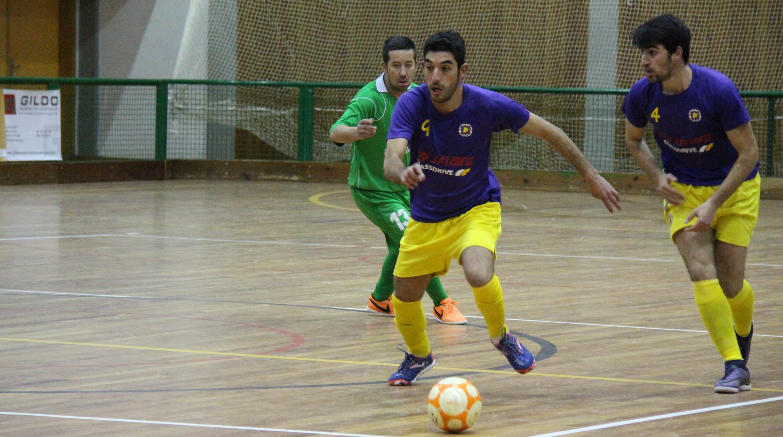 Vitória caseira devolve liderança aos Pioneiros