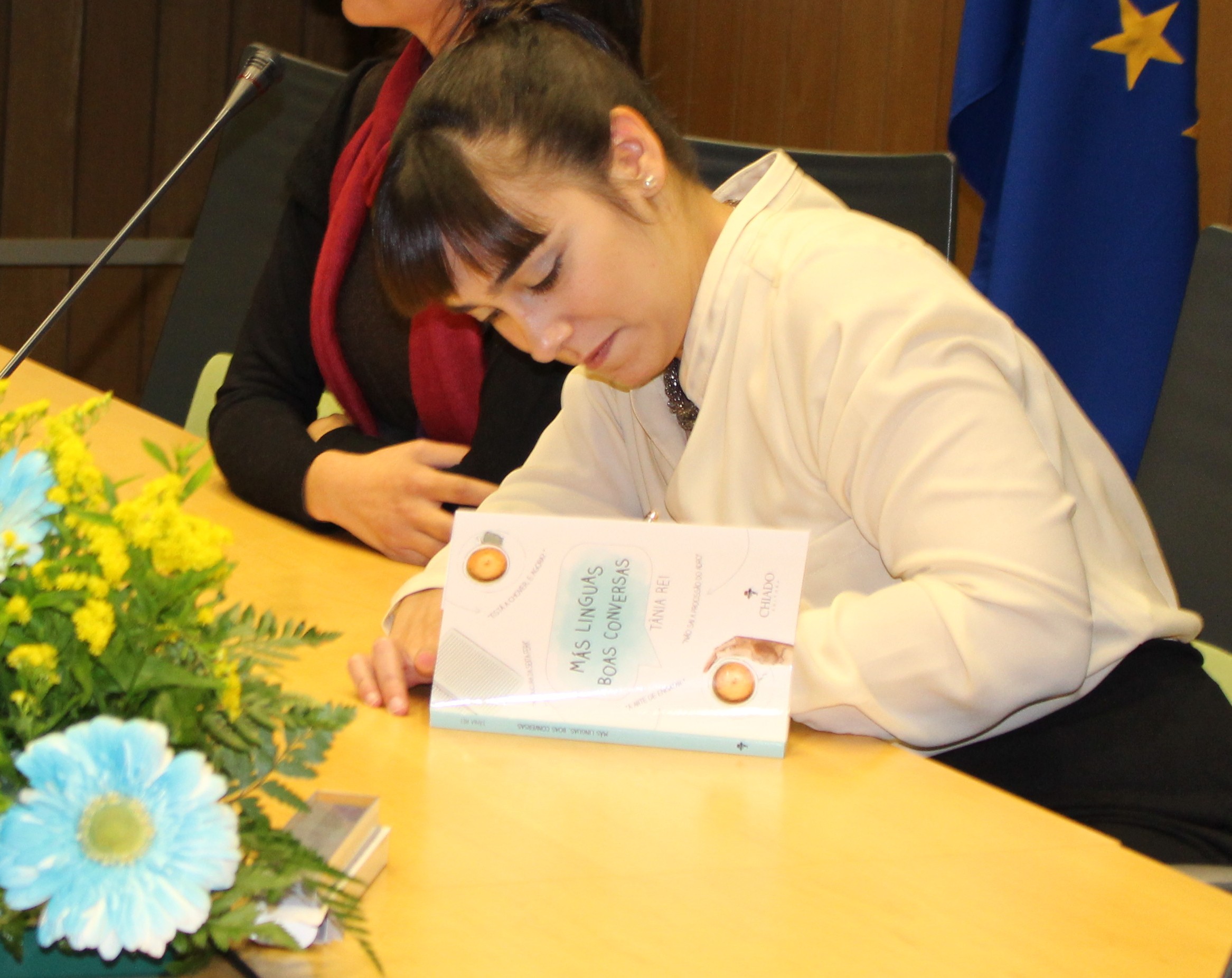 Jornalista Tânia Rei estreia-se na edição com o livro Más Línguas e Boas Conversas