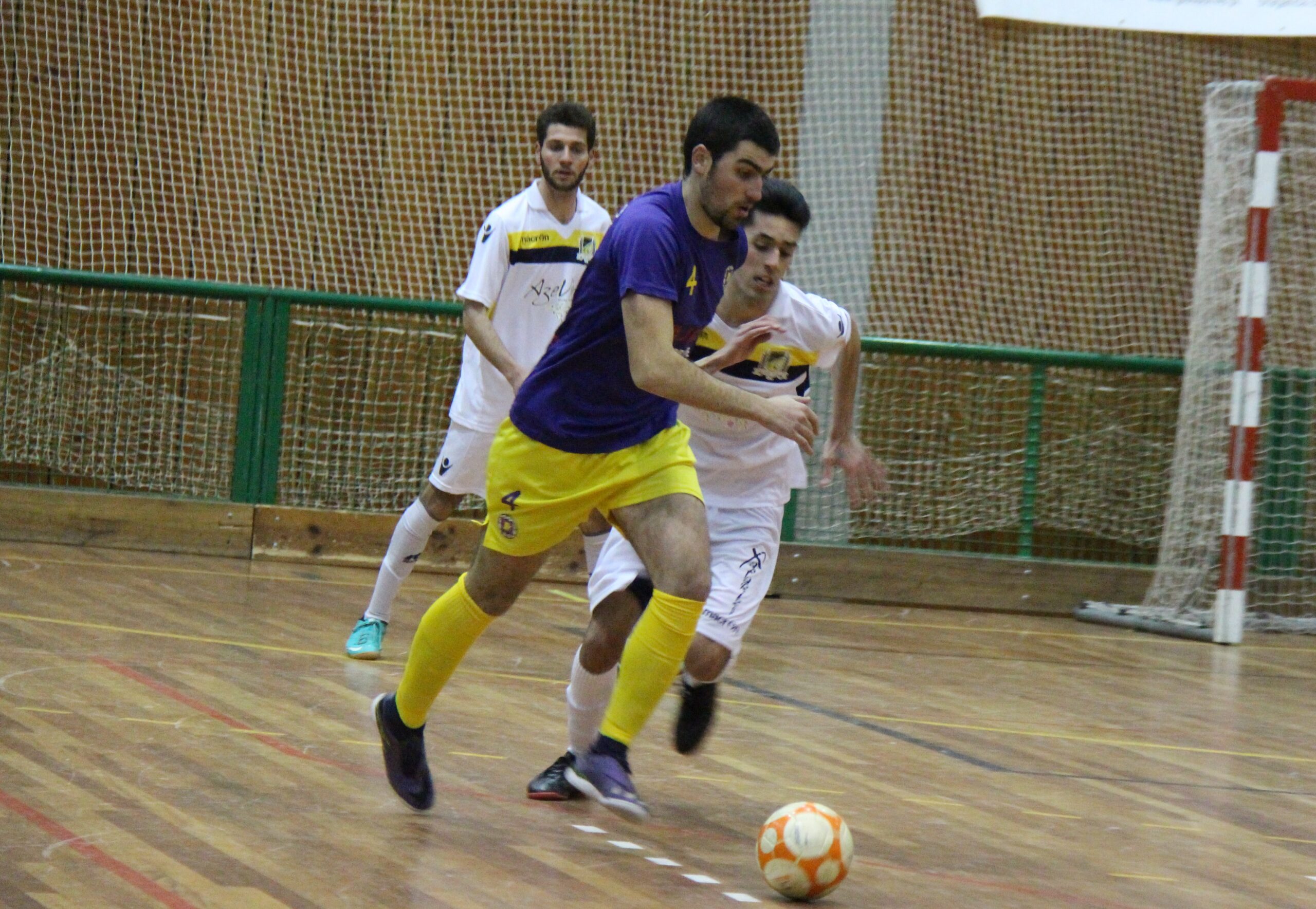Vitória caseira garante segundo lugar na fase regular do distrital de futsal