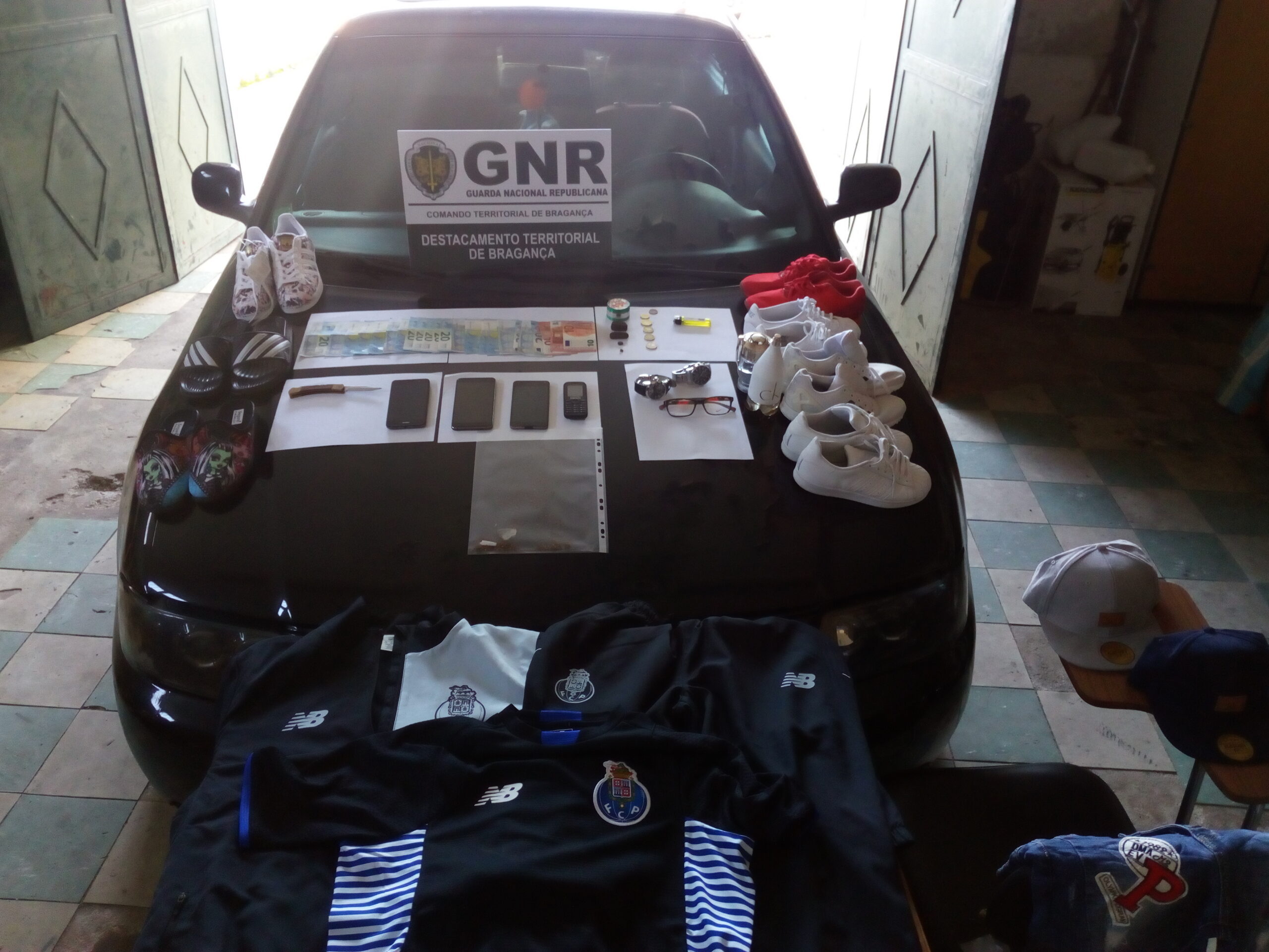 GNR deteve suspeito de tráfico de droga que condizia sem carta
