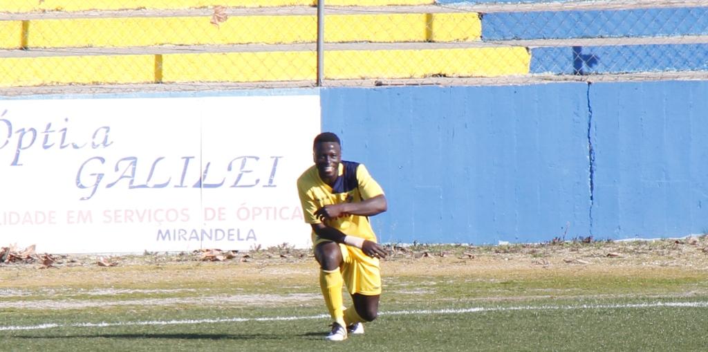 “É um jogador com uma excelente capacidade física e uma veia goleadora fora do normal”