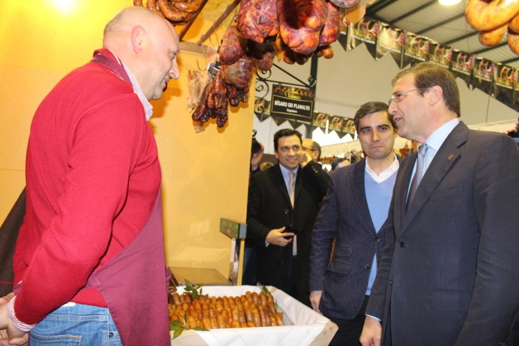 Passos Coelho visitou feira do fumeiro de Vinhais devido à vitalidade económica do certame