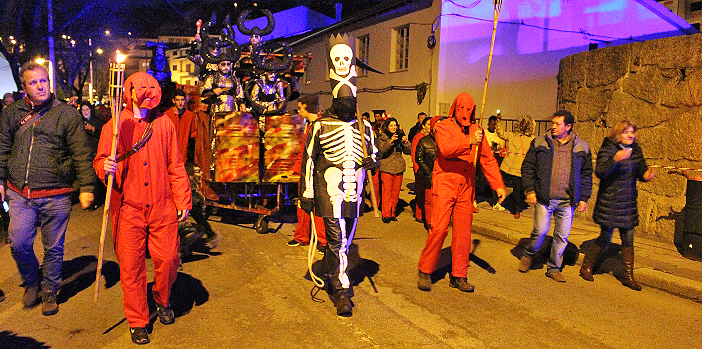Mais de mil diabos à solta pintaram de vermelho Vinhais
