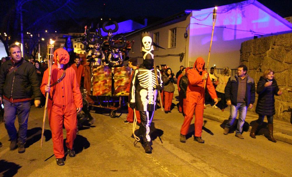 Mil diabos pintaram de vermelho as ruas de Vinhais