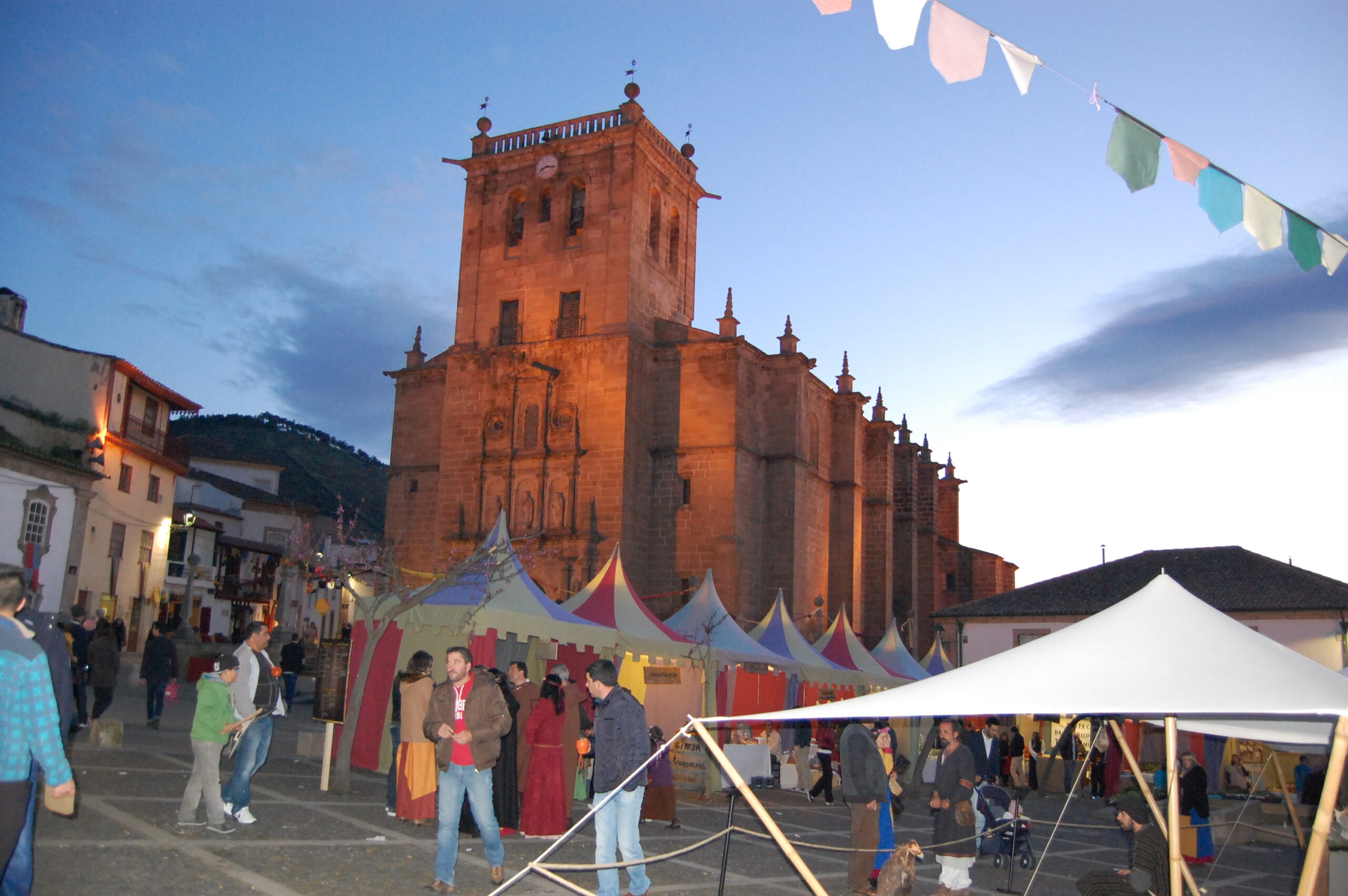 Começou hoje a Feira Medieval de Torre de Moncorvo