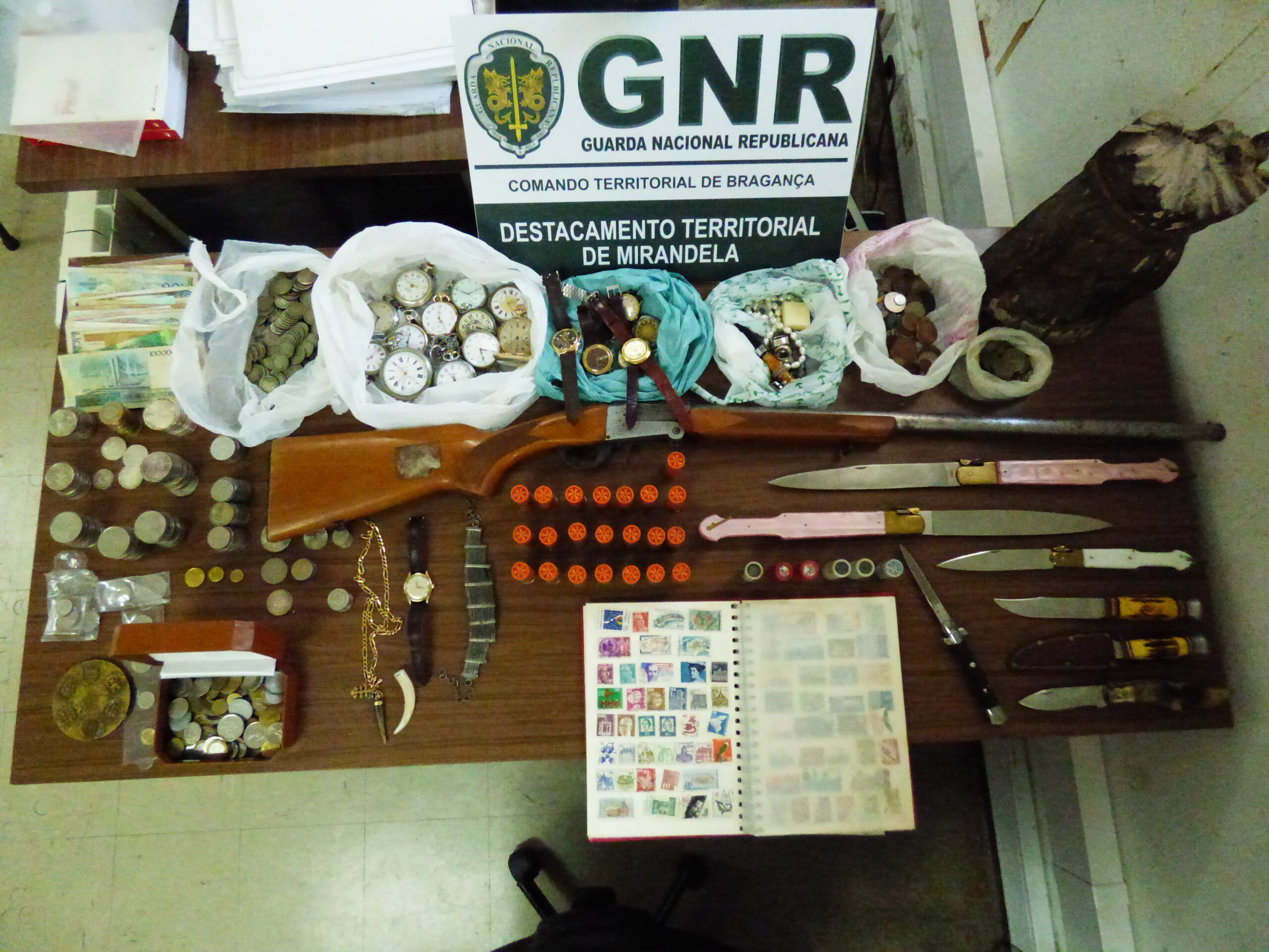 Detidos por posse de arma proibida em Carrazeda de Ansiães