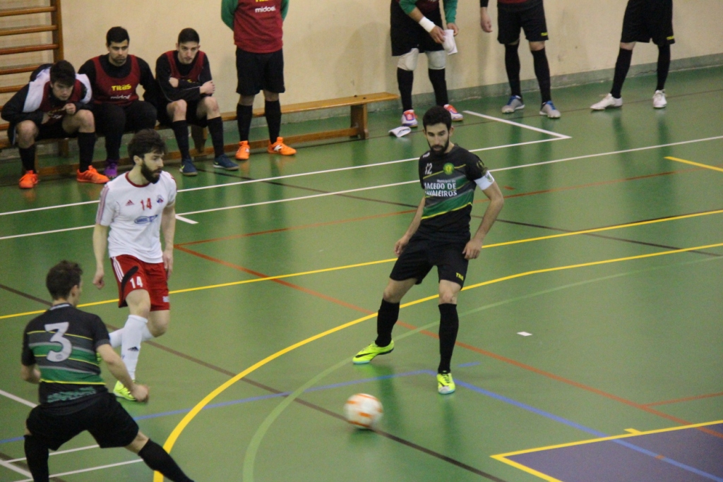 Derrota caseira complica contas da manutenção