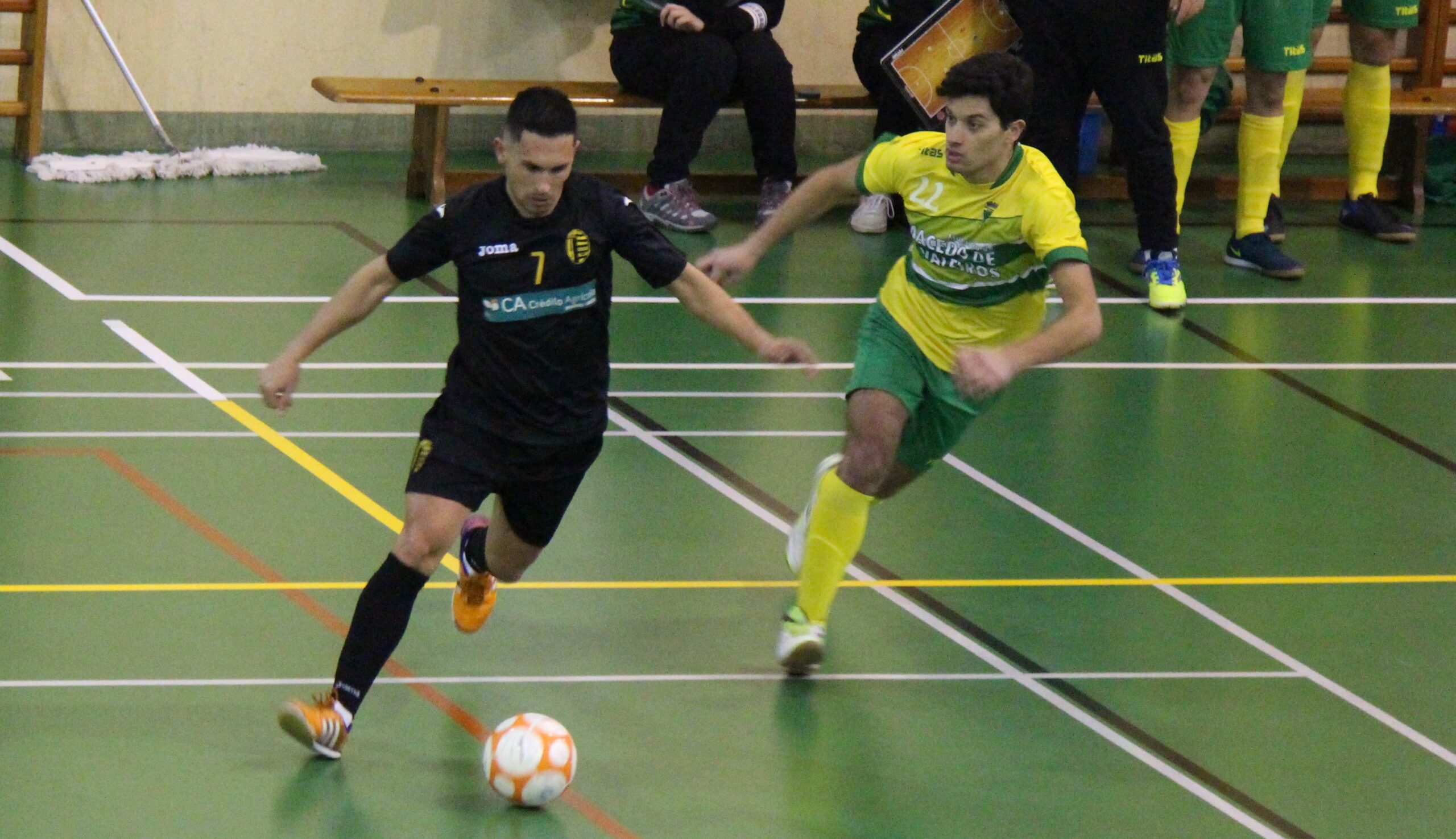 Mogadouro vence duelo de vizinhos