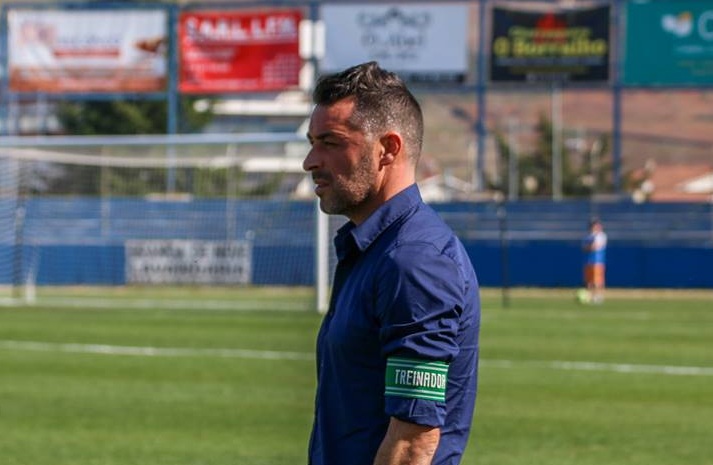 Zé Gomes revoltado com o castigo aplicado ao central Corunha