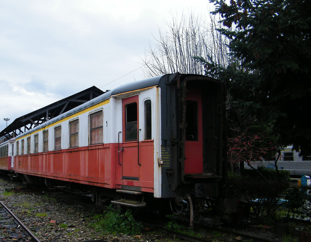 Continuam a ser vendidas as carruagens desactivadas dos Comboios de Portugal