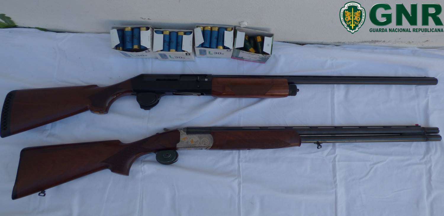 Duas caçadeiras aprendidas em caso de violência doméstica em Alfândega da Fé