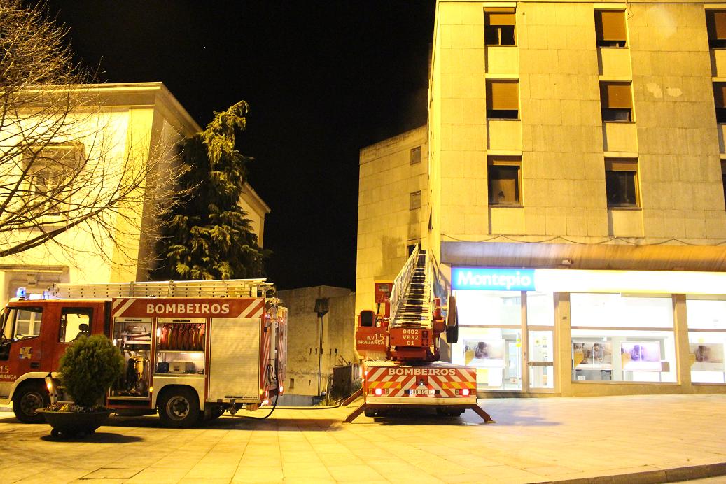 Bombeiros chamados duas vezes este fim-de-semana para apagar pequenos incêndios no antigo hotel Torralta em Bragança