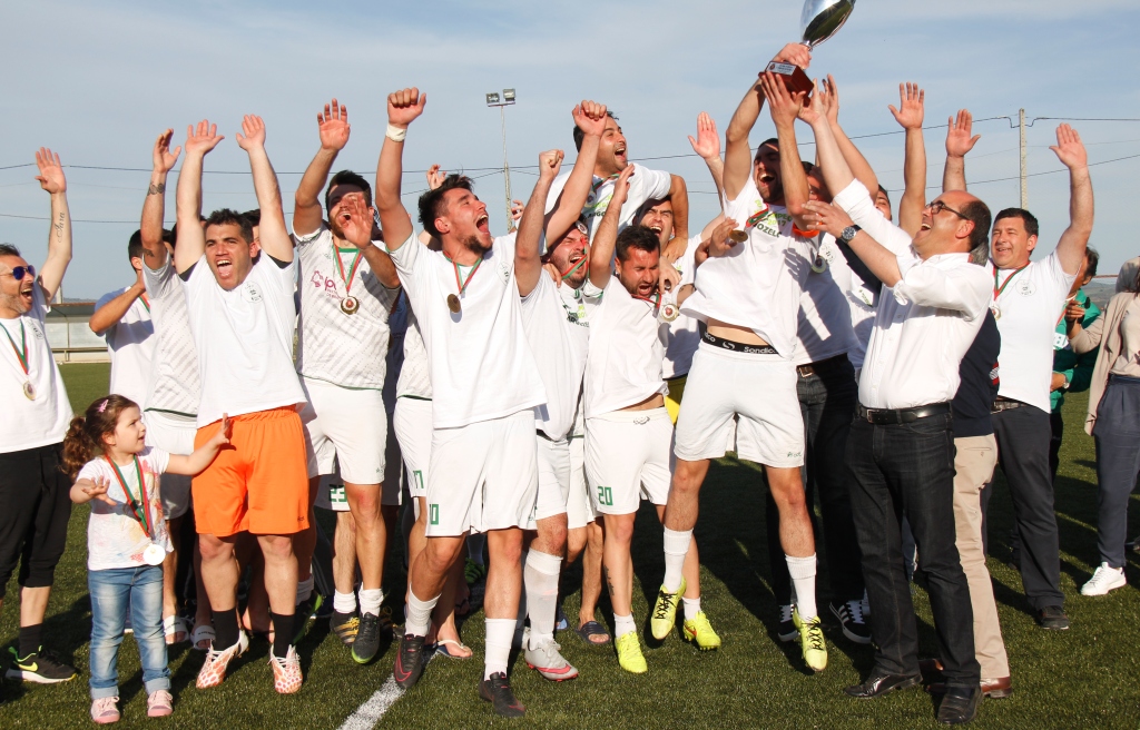 Argozelo vence (4-3) Sendim e recebe taça de campeão em casa