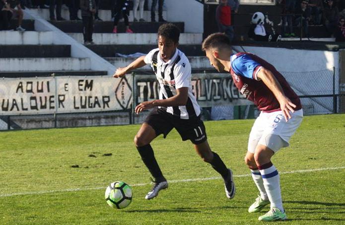 S.C.Mirandela empata (1-1) no terreno do líder