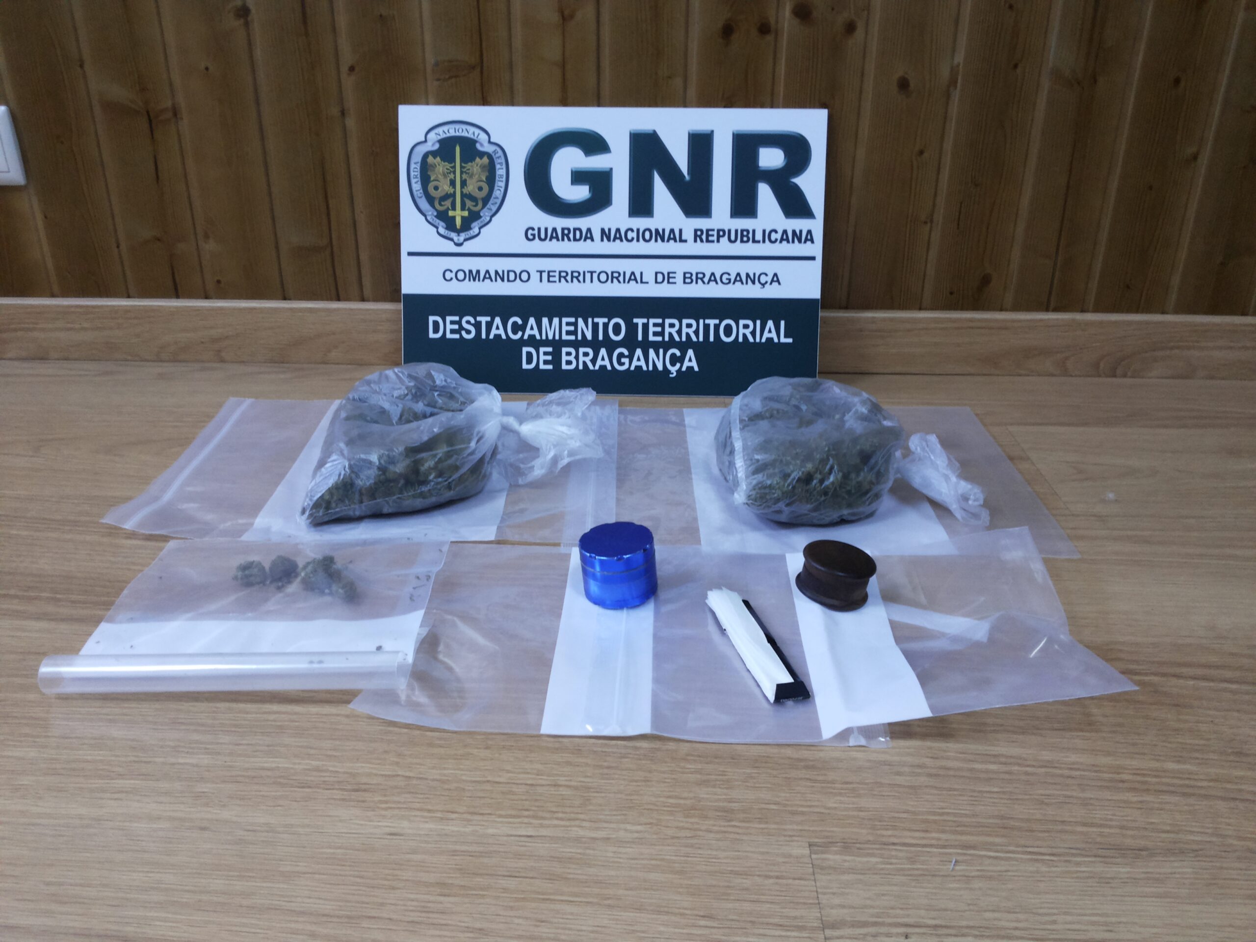 Dois homens detidos por tráfico de droga em Gimonde