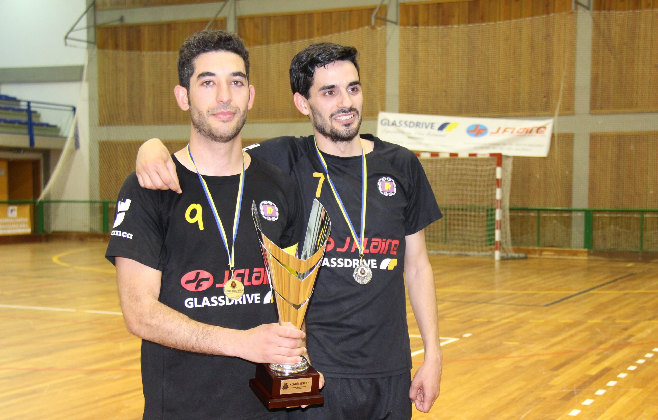 Capitão de saída após uma ligação de dez anos aos Pioneiros