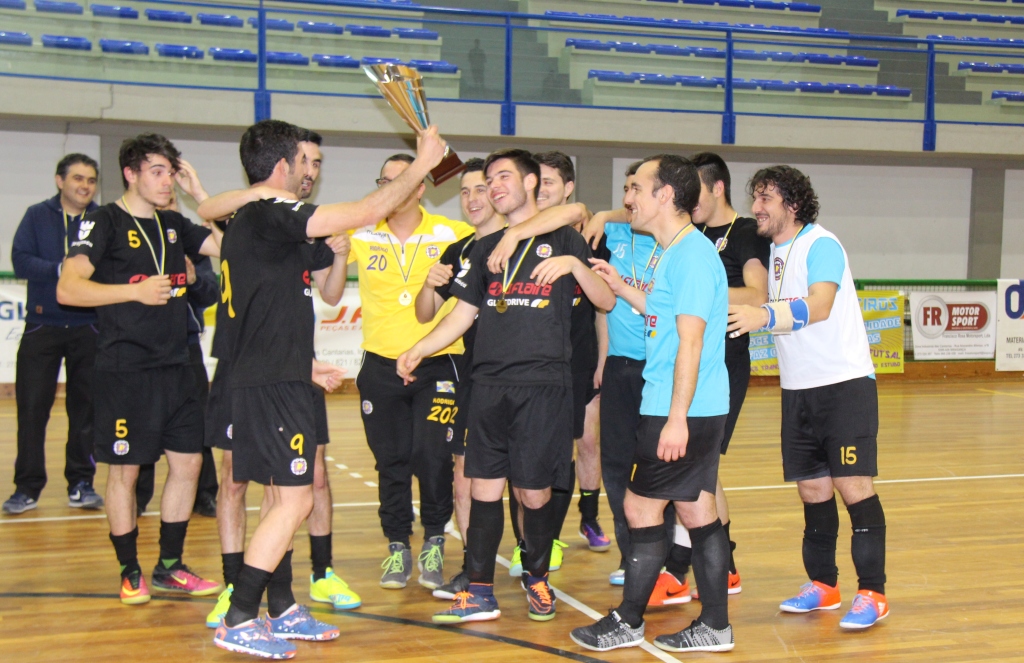 Falta de apoios impede subida dos campeões distritais ao nacional de futsal