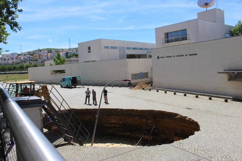 Esclarecimentos sobre a origem da cratera no IPB chegam por parte do instituto