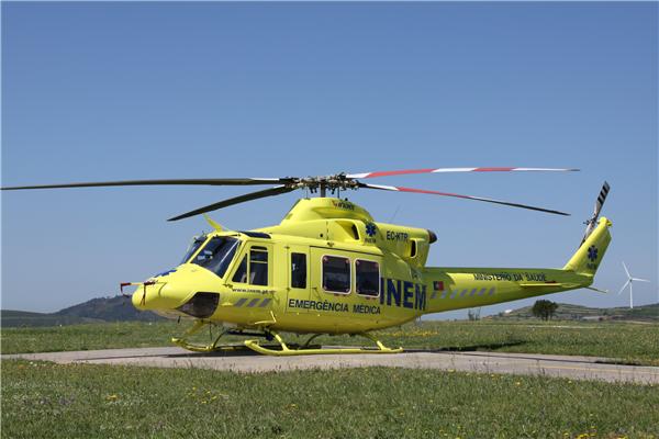 Repuxo do rio Tua obriga helicóptero do INEM a aterrar de emergência