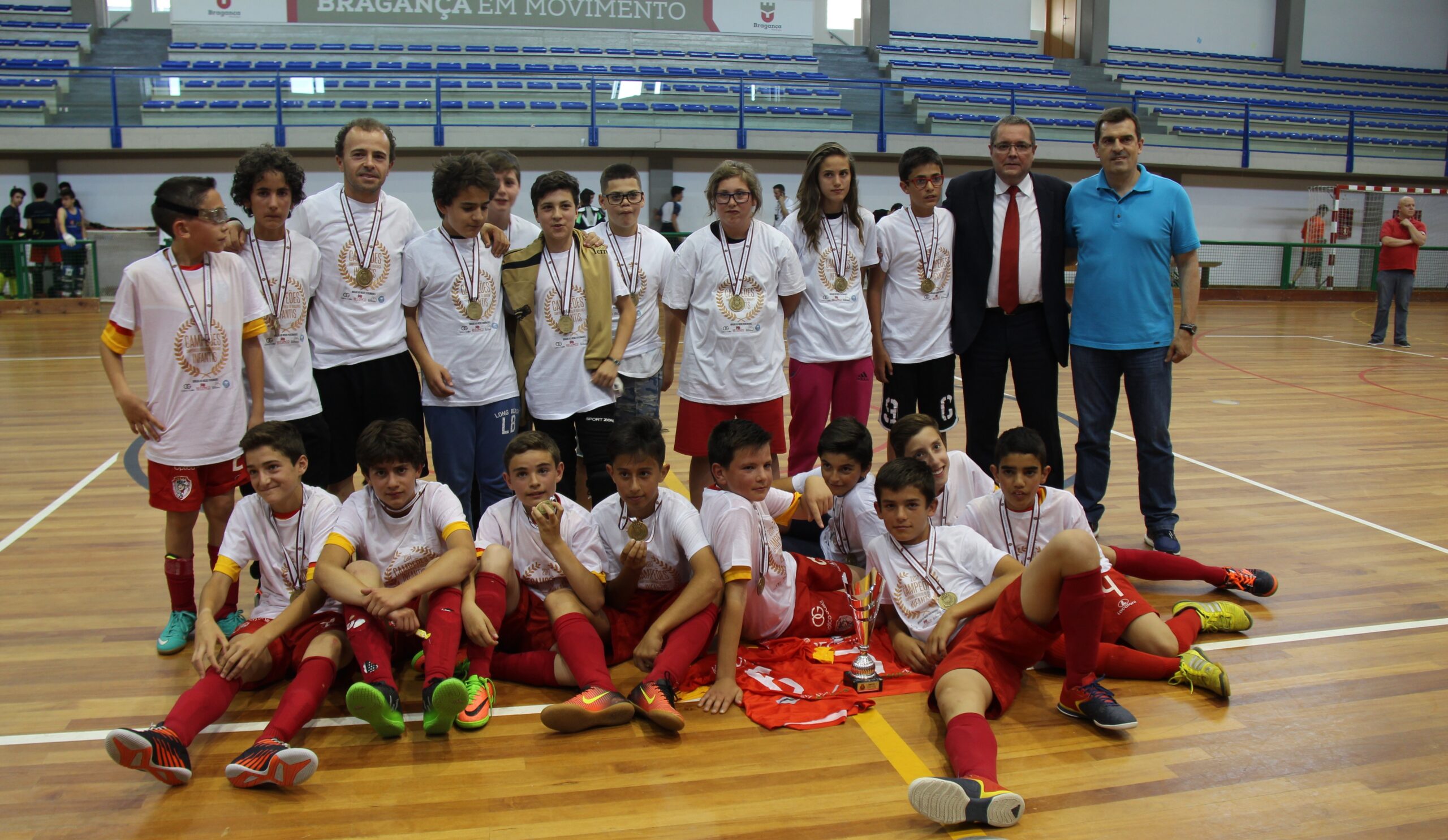 Escola Arnaldo Pereira conquista título distrital de futsal em infantis