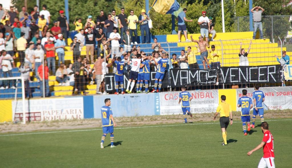 Bragança vence (3-1) Angrense e carimba passagem à 2ª eliminatória do play-off de manutenção